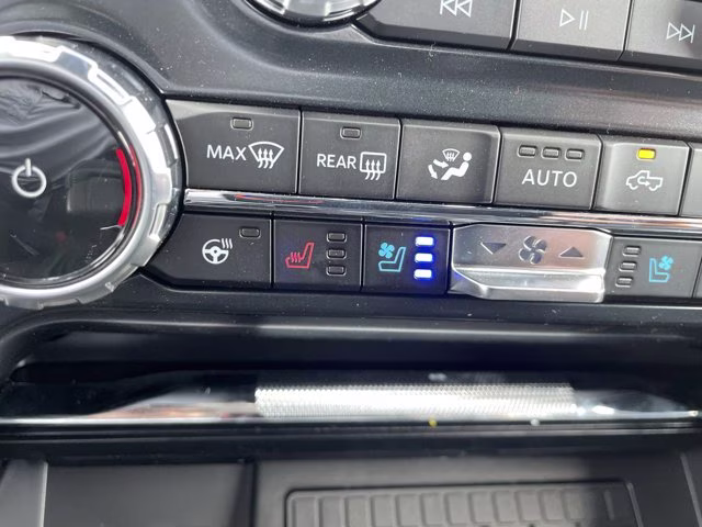 2026 Iconic Silver Metallic Ford F-150 LARIAT 4X4 Truck