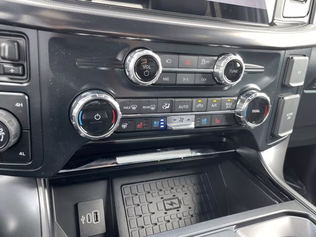 2026 Iconic Silver Metallic Ford F-150 LARIAT 4X4 Truck