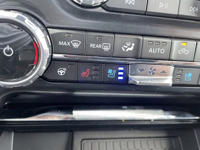 2026 Iconic Silver Metallic Ford F-150 LARIAT 4X4 Truck