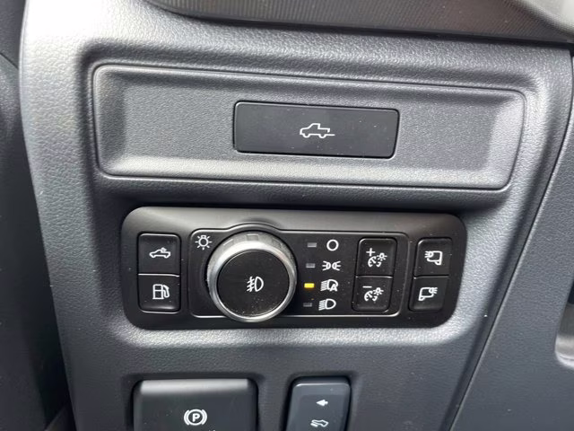 2026 Iconic Silver Metallic Ford F-150 LARIAT 4X4 Truck