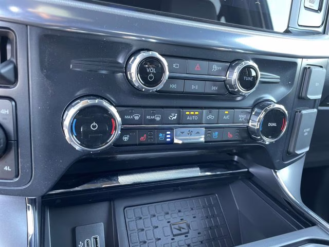 2026 Iconic Silver Metallic Ford F-150 LARIAT 4X4 Truck