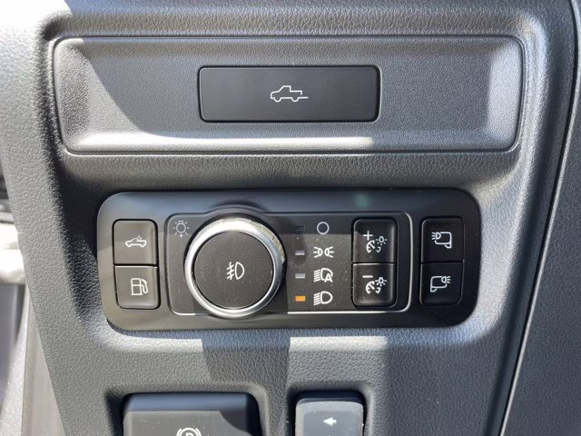 2026 Iconic Silver Metallic Ford F-150 LARIAT 4X4 Truck