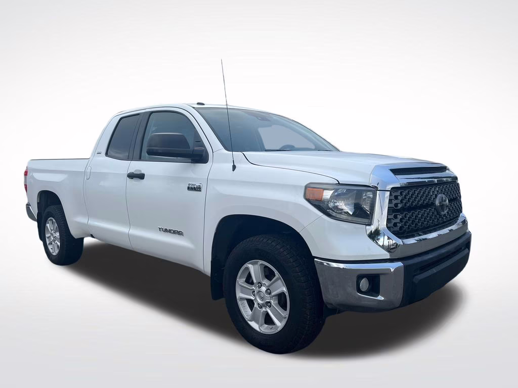 2018 White Toyota Tundra SR5 4X4 Truck
