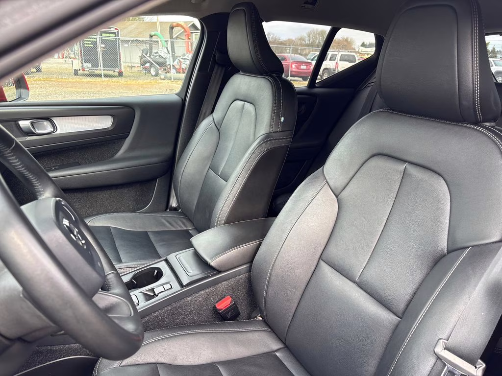 2019 Fusion Red Metallic Volvo XC40 Momentum AWD SUV