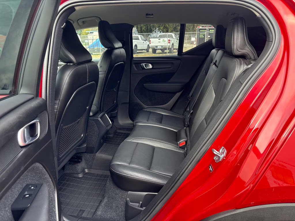 2019 Fusion Red Metallic Volvo XC40 Momentum AWD SUV