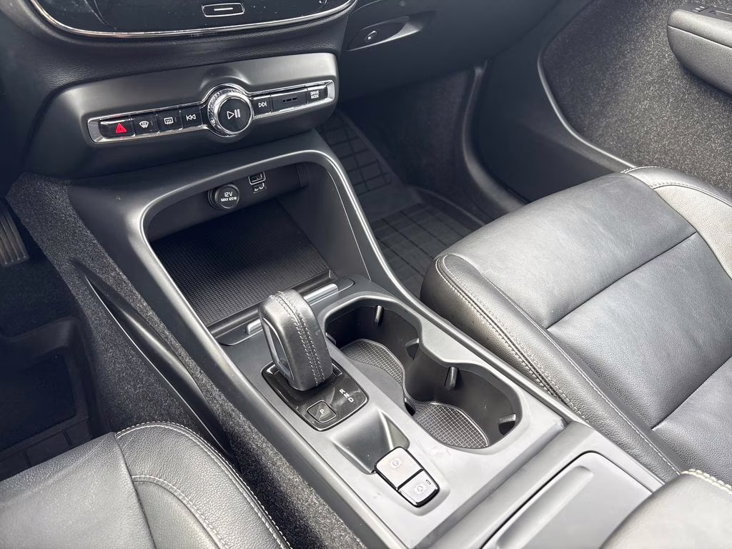 2019 Fusion Red Metallic Volvo XC40 Momentum AWD SUV