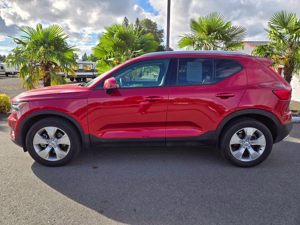 2019 Fusion Red Metallic Volvo XC40 Momentum AWD SUV
