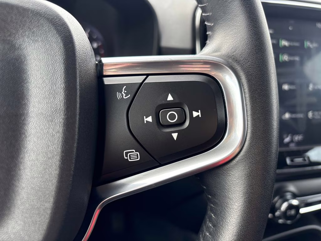 2019 Fusion Red Metallic Volvo XC40 Momentum AWD SUV