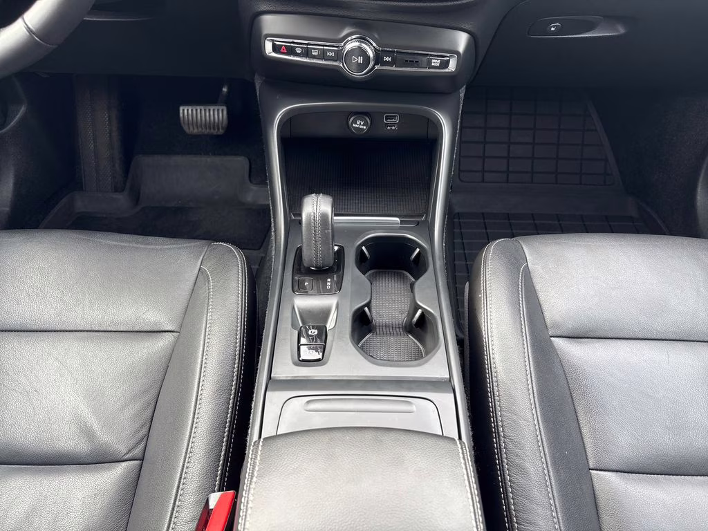 2019 Fusion Red Metallic Volvo XC40 Momentum AWD SUV