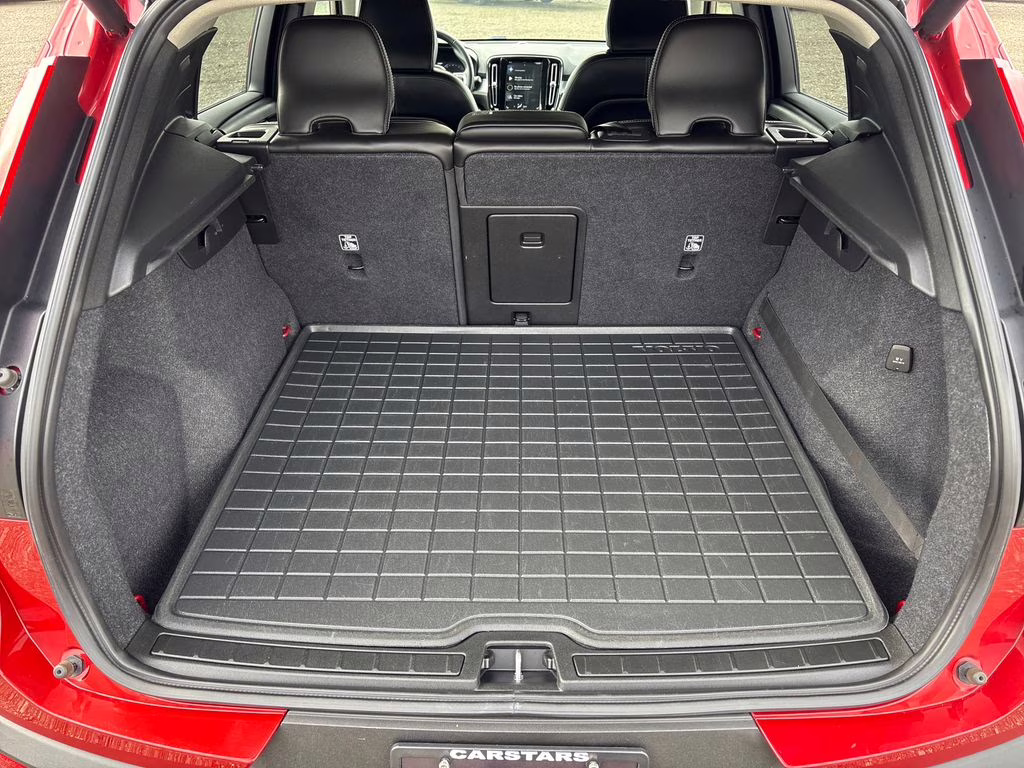 2019 Fusion Red Metallic Volvo XC40 Momentum AWD SUV