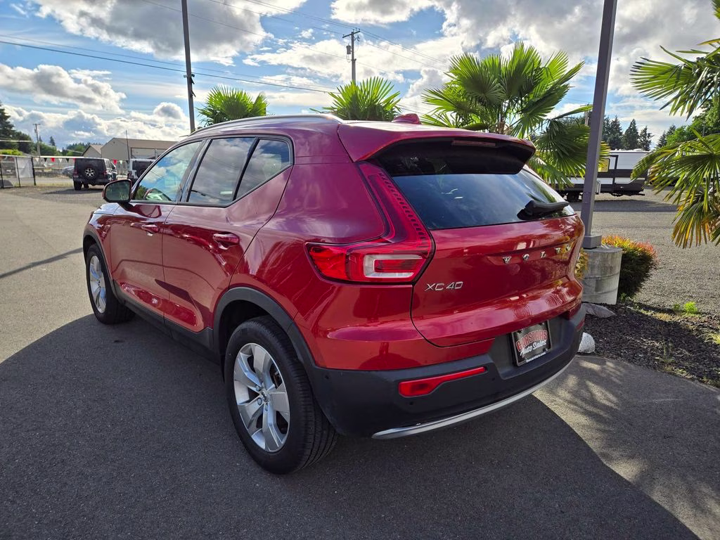2019 Fusion Red Metallic Volvo XC40 Momentum AWD SUV