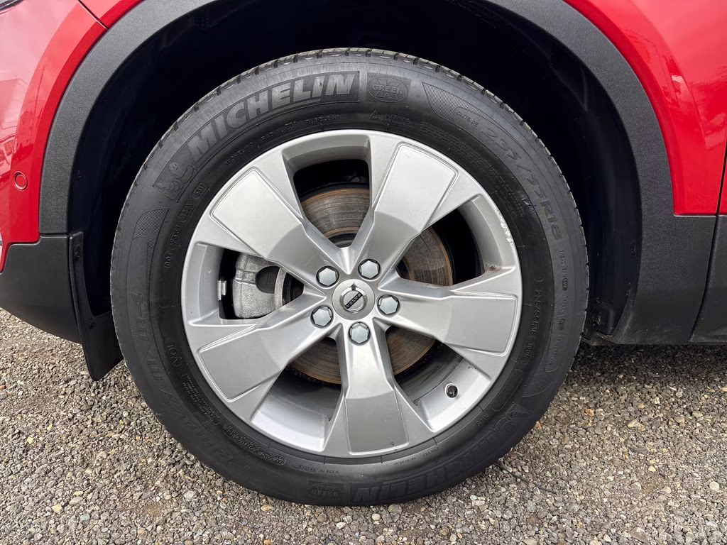 2019 Fusion Red Metallic Volvo XC40 Momentum AWD SUV