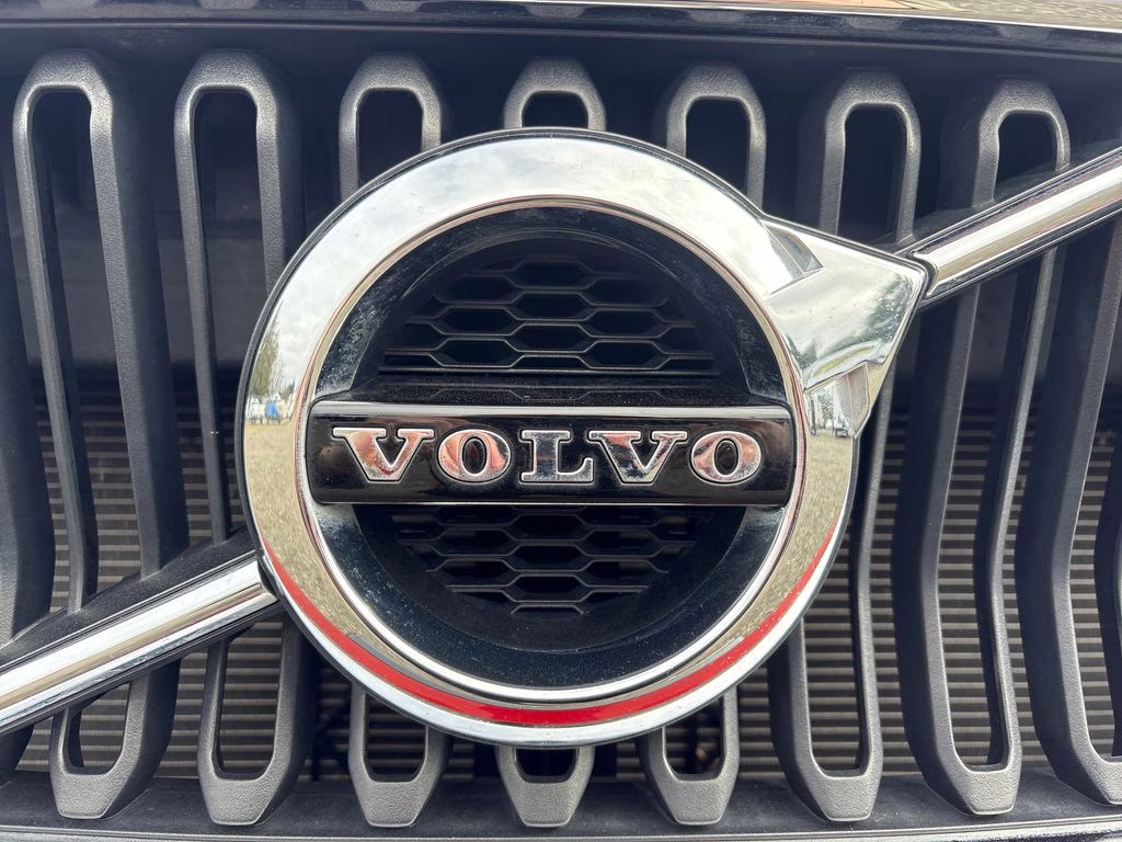 2019 Fusion Red Metallic Volvo XC40 Momentum AWD SUV