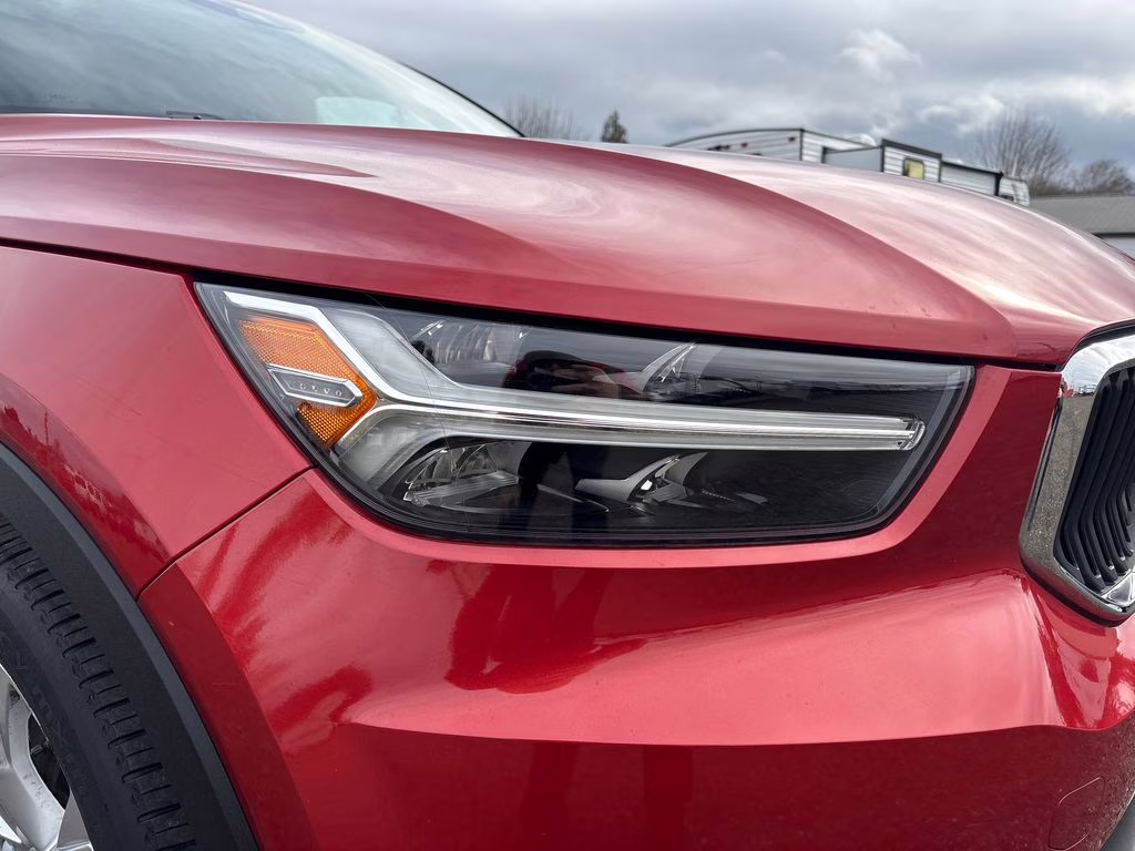 2019 Fusion Red Metallic Volvo XC40 Momentum AWD SUV