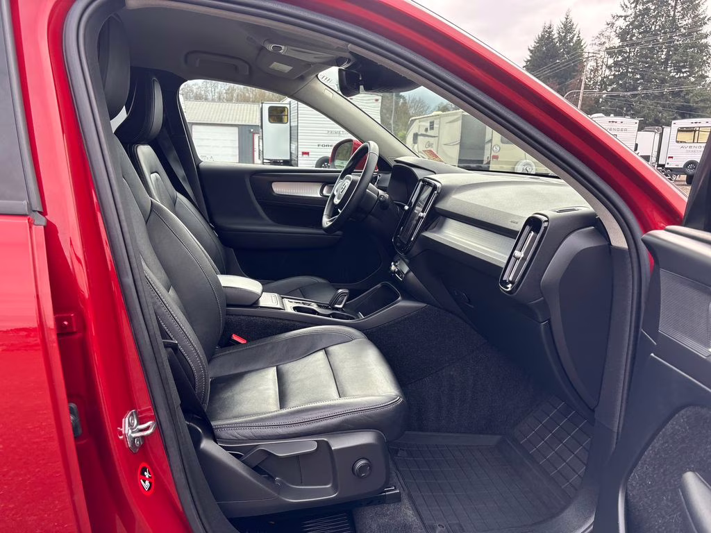 2019 Fusion Red Metallic Volvo XC40 Momentum AWD SUV