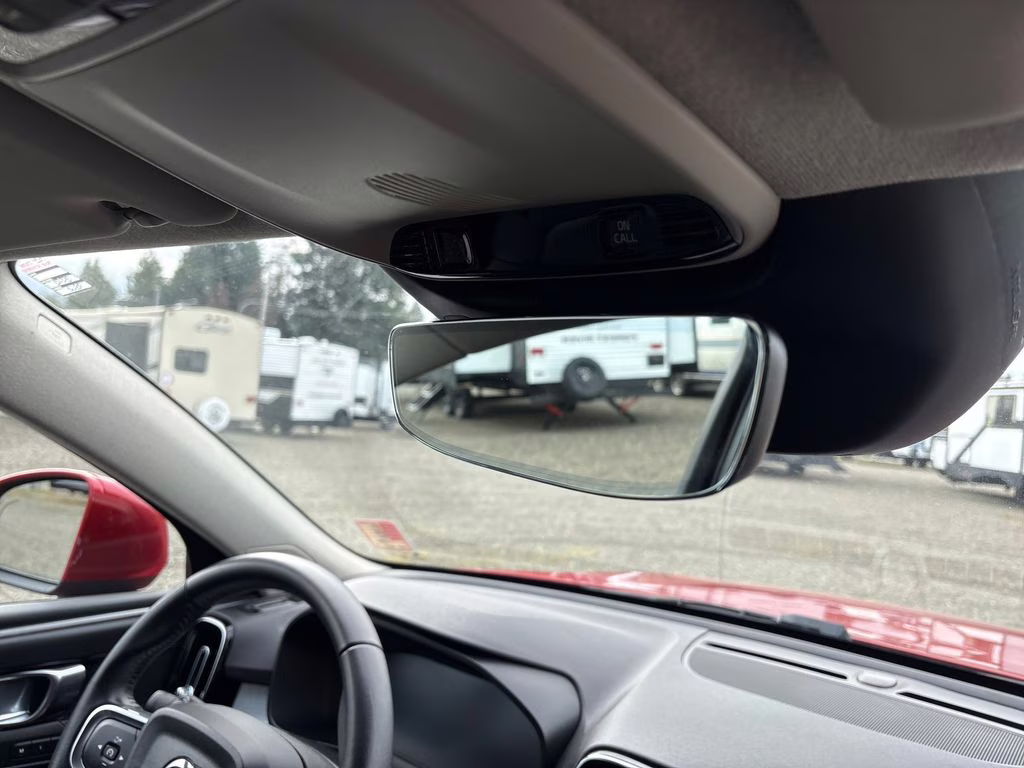 2019 Fusion Red Metallic Volvo XC40 Momentum AWD SUV