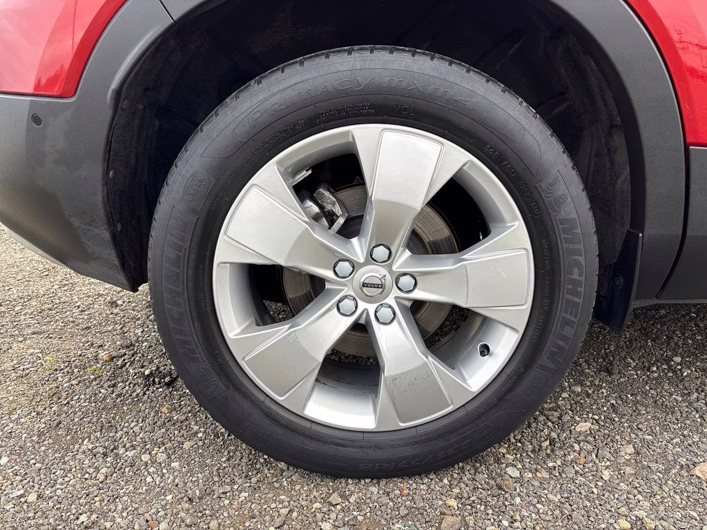 2019 Fusion Red Metallic Volvo XC40 Momentum AWD SUV