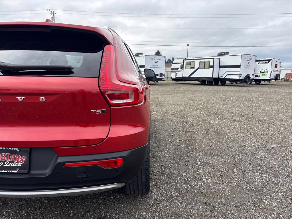 2019 Fusion Red Metallic Volvo XC40 Momentum AWD SUV