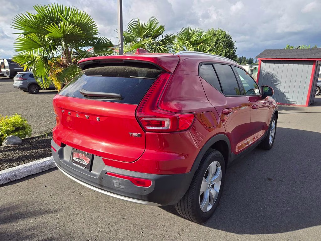 2019 Fusion Red Metallic Volvo XC40 Momentum AWD SUV