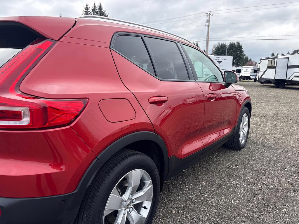 2019 Fusion Red Metallic Volvo XC40 Momentum AWD SUV
