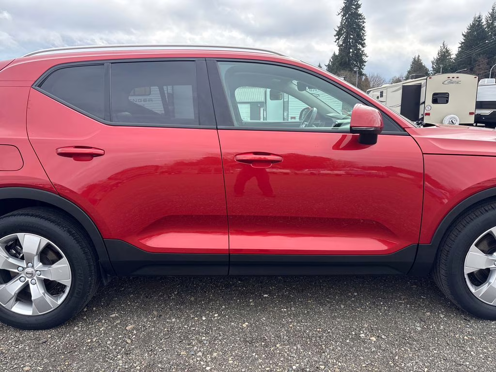 2019 Fusion Red Metallic Volvo XC40 Momentum AWD SUV