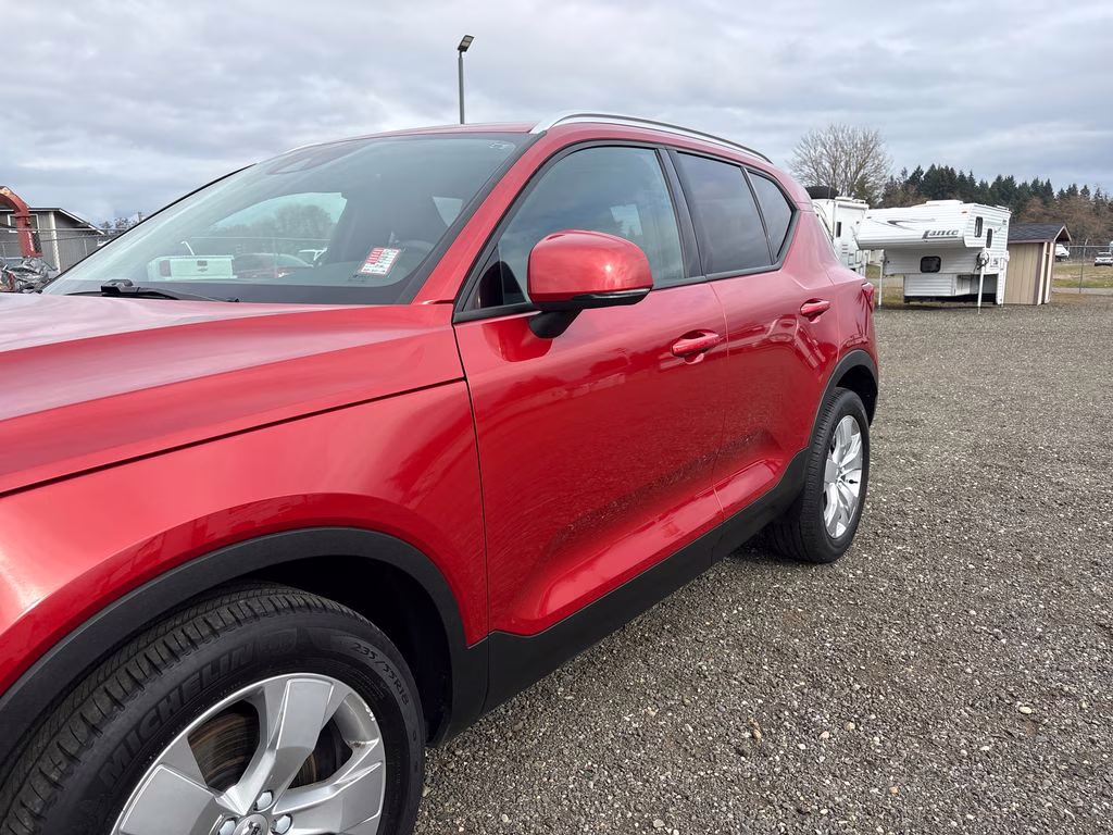 2019 Fusion Red Metallic Volvo XC40 Momentum AWD SUV