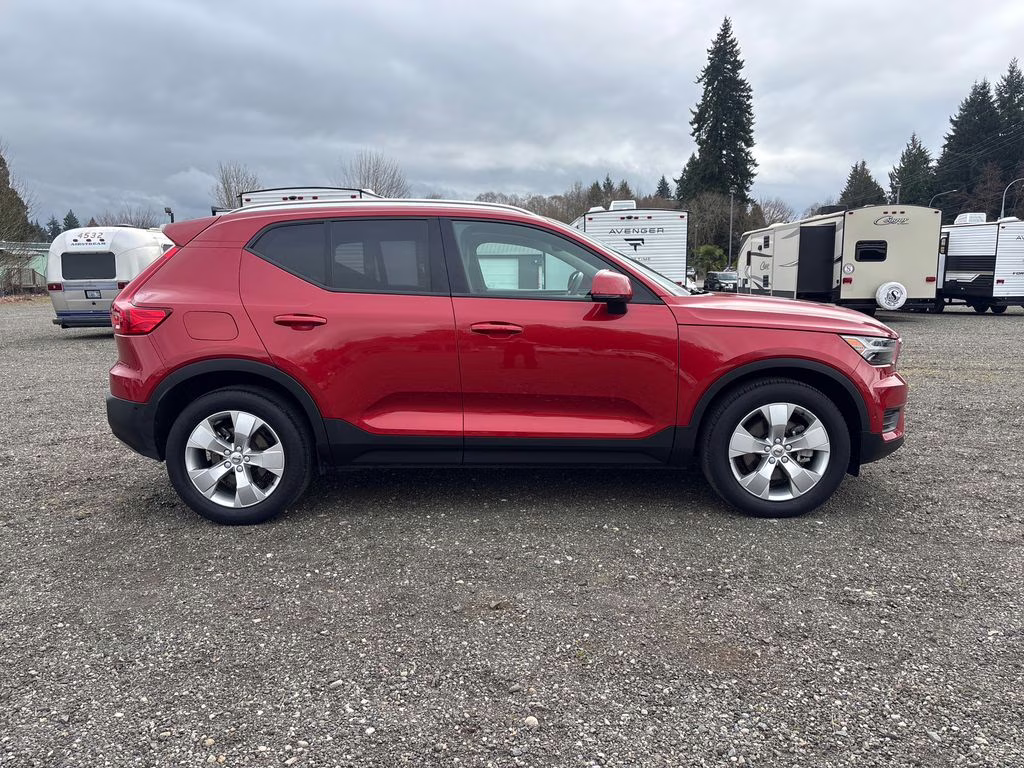 2019 Fusion Red Metallic Volvo XC40 Momentum AWD SUV
