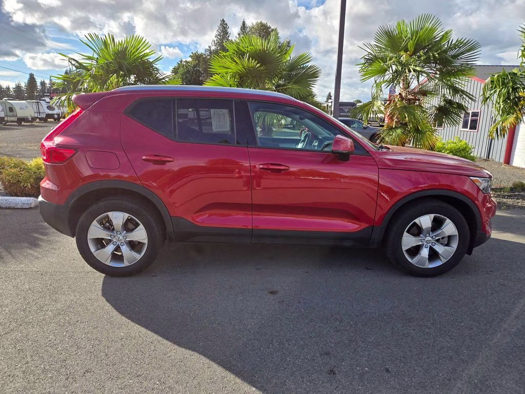 2019 Fusion Red Metallic Volvo XC40 Momentum AWD SUV