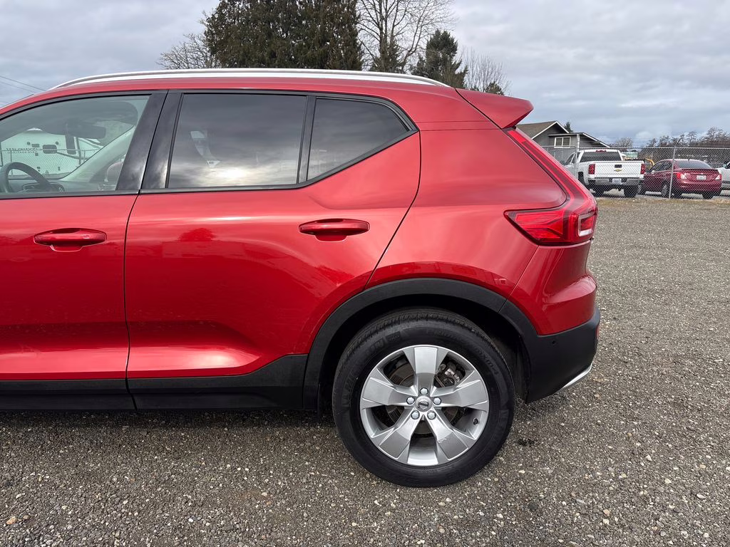 2019 Fusion Red Metallic Volvo XC40 Momentum AWD SUV