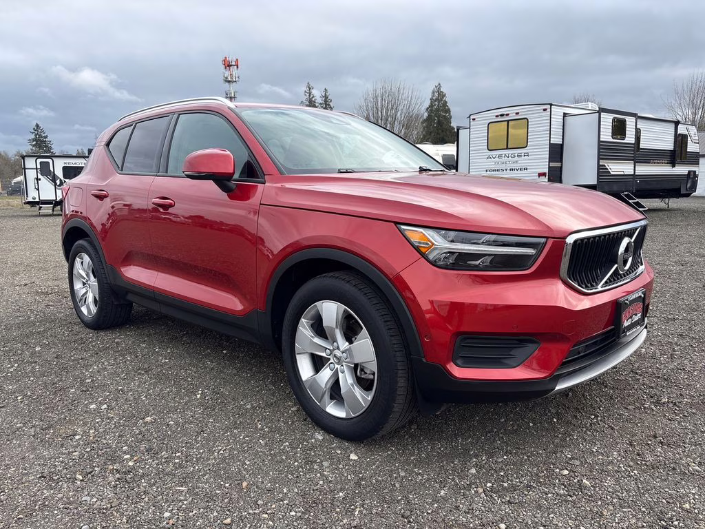 2019 Fusion Red Metallic Volvo XC40 Momentum AWD SUV