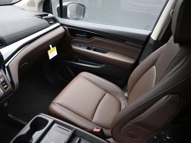 2026 Platinum White Pearl Honda Odyssey Touring FWD Van