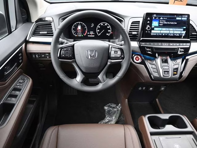 2026 Platinum White Pearl Honda Odyssey Touring FWD Van