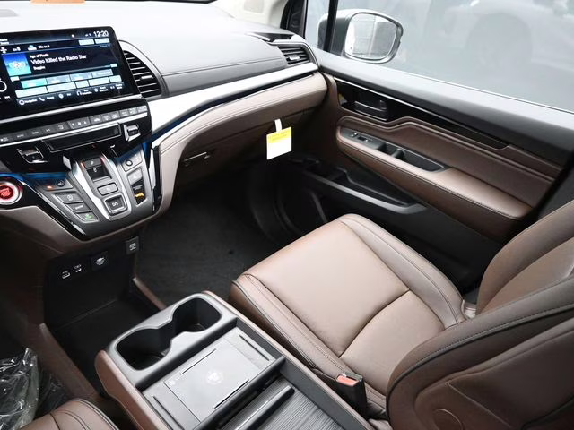 2026 Platinum White Pearl Honda Odyssey Touring FWD Van