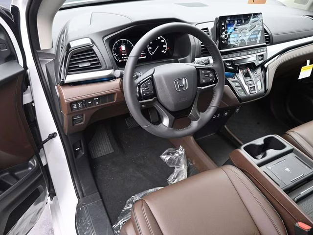 2026 Platinum White Pearl Honda Odyssey Touring FWD Van