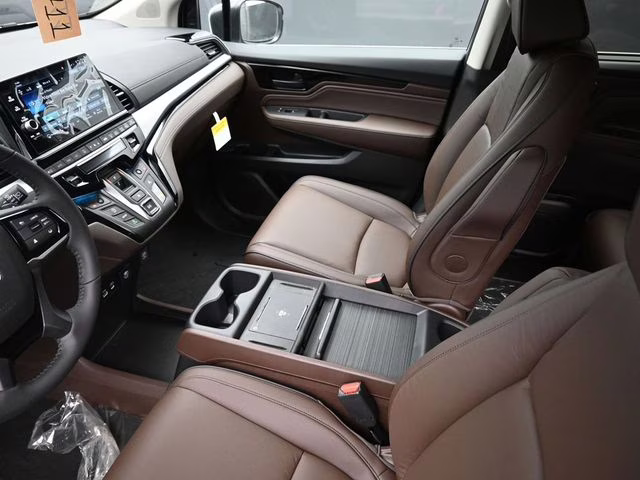 2026 Platinum White Pearl Honda Odyssey Touring FWD Van