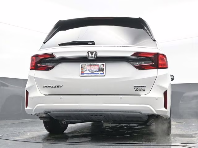 2026 Platinum White Pearl Honda Odyssey Touring FWD Van
