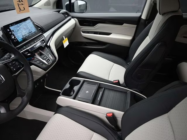2026 Solar Silver Metallic Honda Odyssey Elite FWD Van
