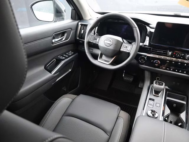 2026 Everest White Pearl Tricoat Nissan Pathfinder SL 4X4 SUV