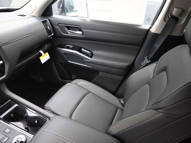 2026 Everest White Pearl Tricoat Nissan Pathfinder SL 4X4 SUV