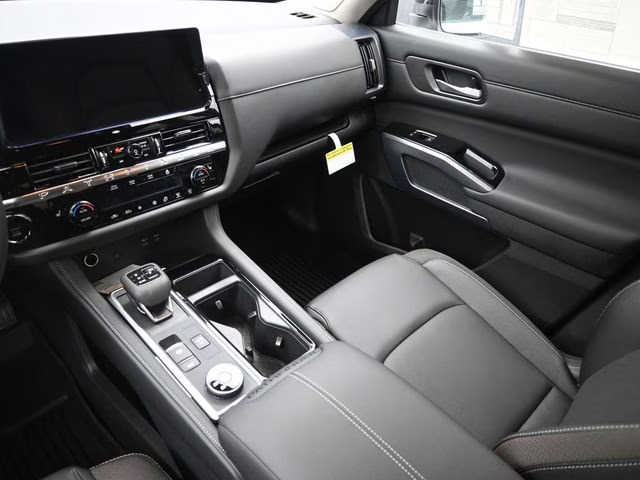 2026 Everest White Pearl Tricoat Nissan Pathfinder SL 4X4 SUV