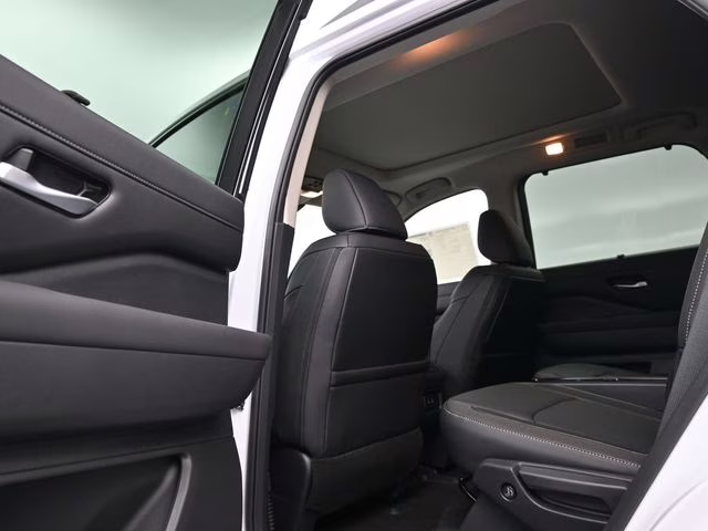 2026 Everest White Pearl Tricoat Nissan Pathfinder SL 4X4 SUV