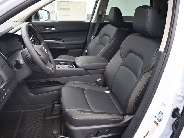 2026 Everest White Pearl Tricoat Nissan Pathfinder SL 4X4 SUV