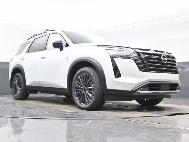 2026 Everest White Pearl Tricoat Nissan Pathfinder SL 4X4 SUV