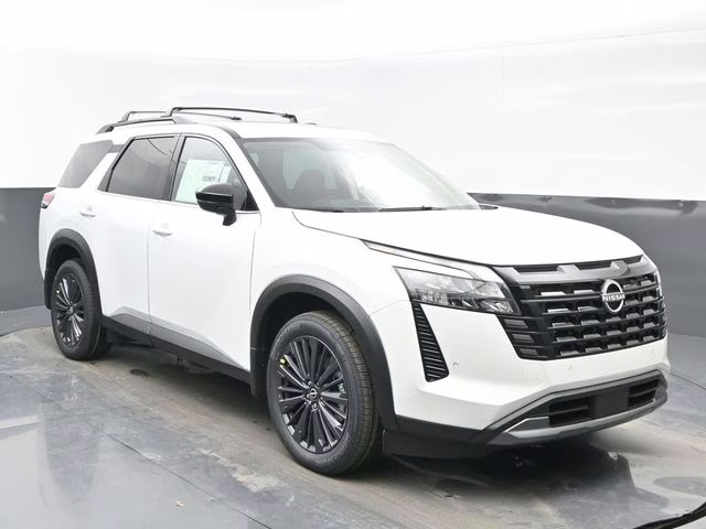 2026 Everest White Pearl Tricoat Nissan Pathfinder SL 4X4 SUV