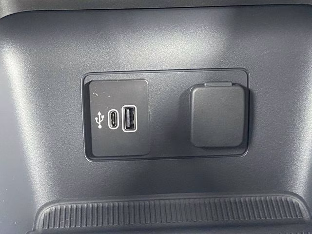 2026 White Metallic Ford Explorer Active RWD SUV