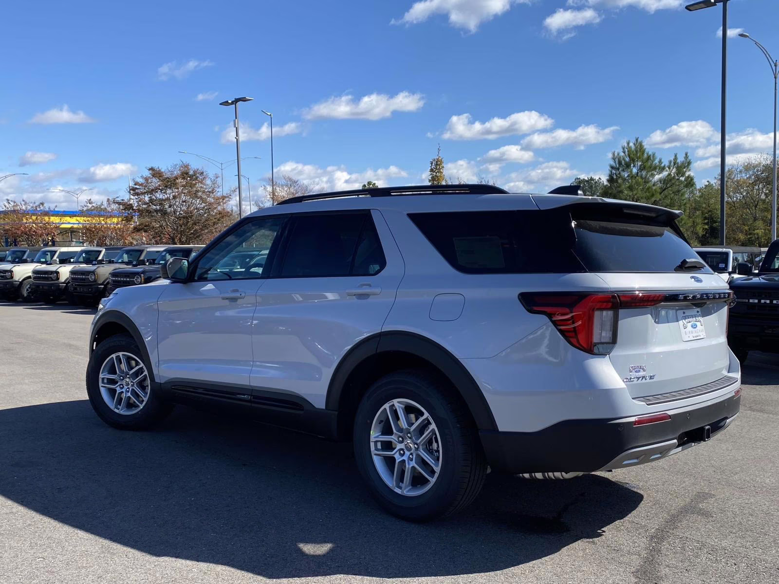 2026 White Metallic Ford Explorer Active RWD SUV