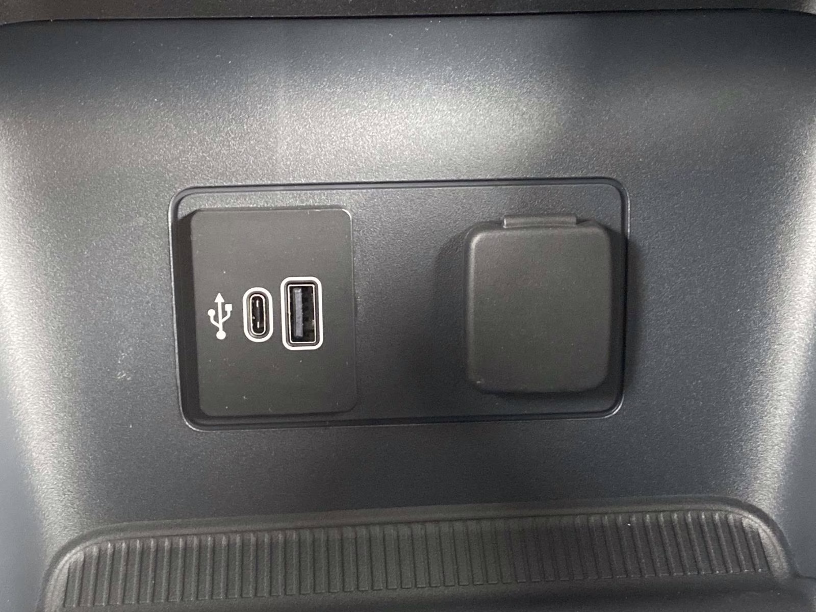 2026 Carbonized Gray Metallic Ford Explorer Active RWD SUV