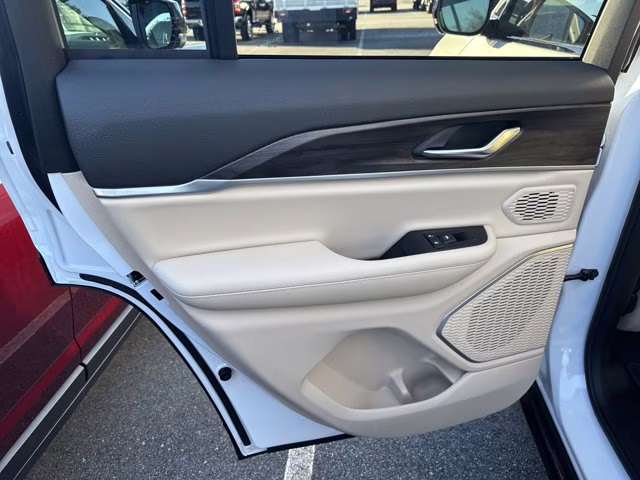 2026 Bright White Clearcoat Jeep Grand Cherokee Limited RWD SUV