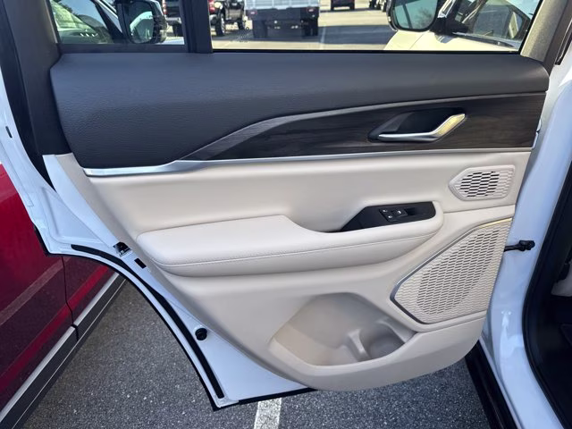 2026 Bright White Clearcoat Jeep Grand Cherokee Limited RWD SUV