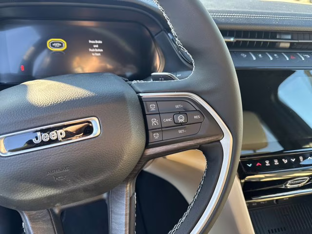 2026 Bright White Clearcoat Jeep Grand Cherokee Limited RWD SUV